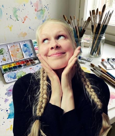Portrait of Jasu in her watercolor studio.