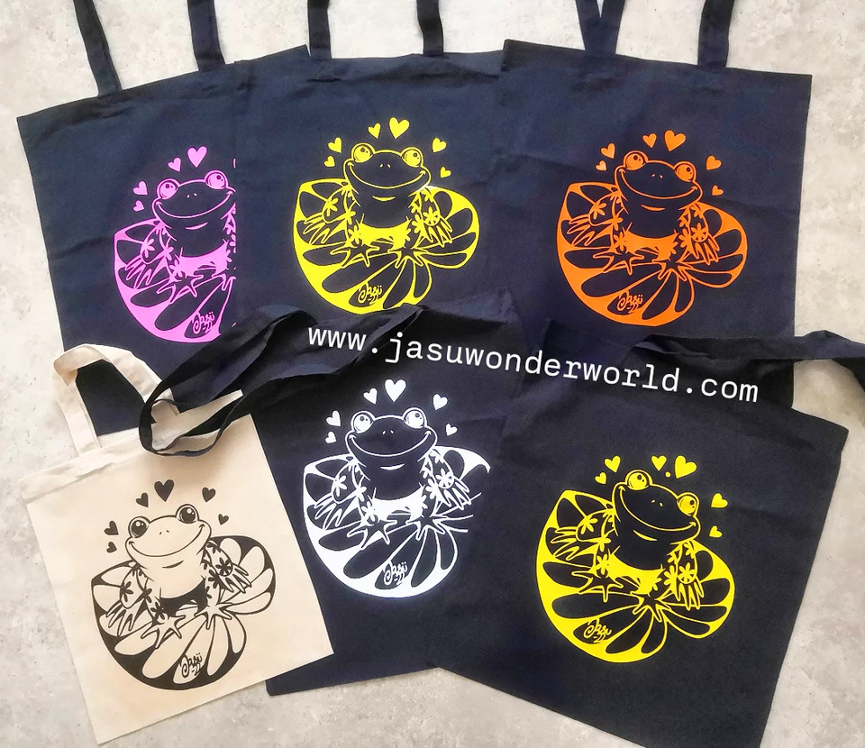 Fabric bags and new Kitsune t-shirts coming to Desucon this weekend!