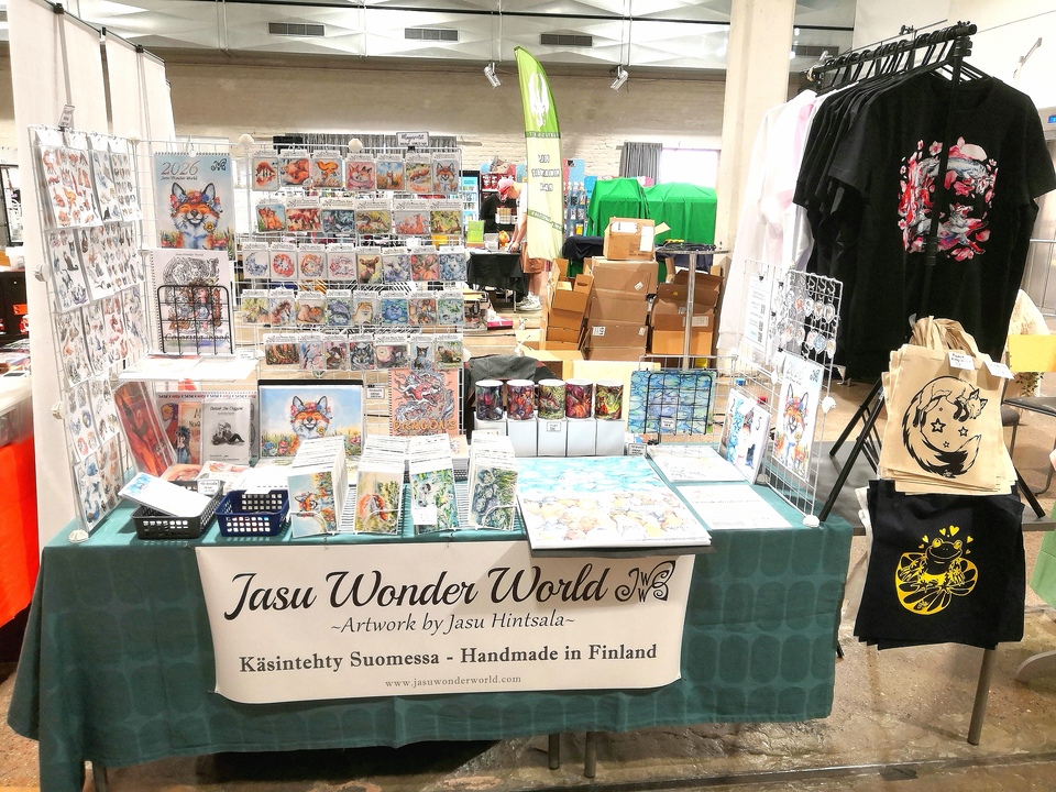 Desucon vendor hall opens soon! I'm here today 10-18 and tomorrow 10-16, welcome! 🤗